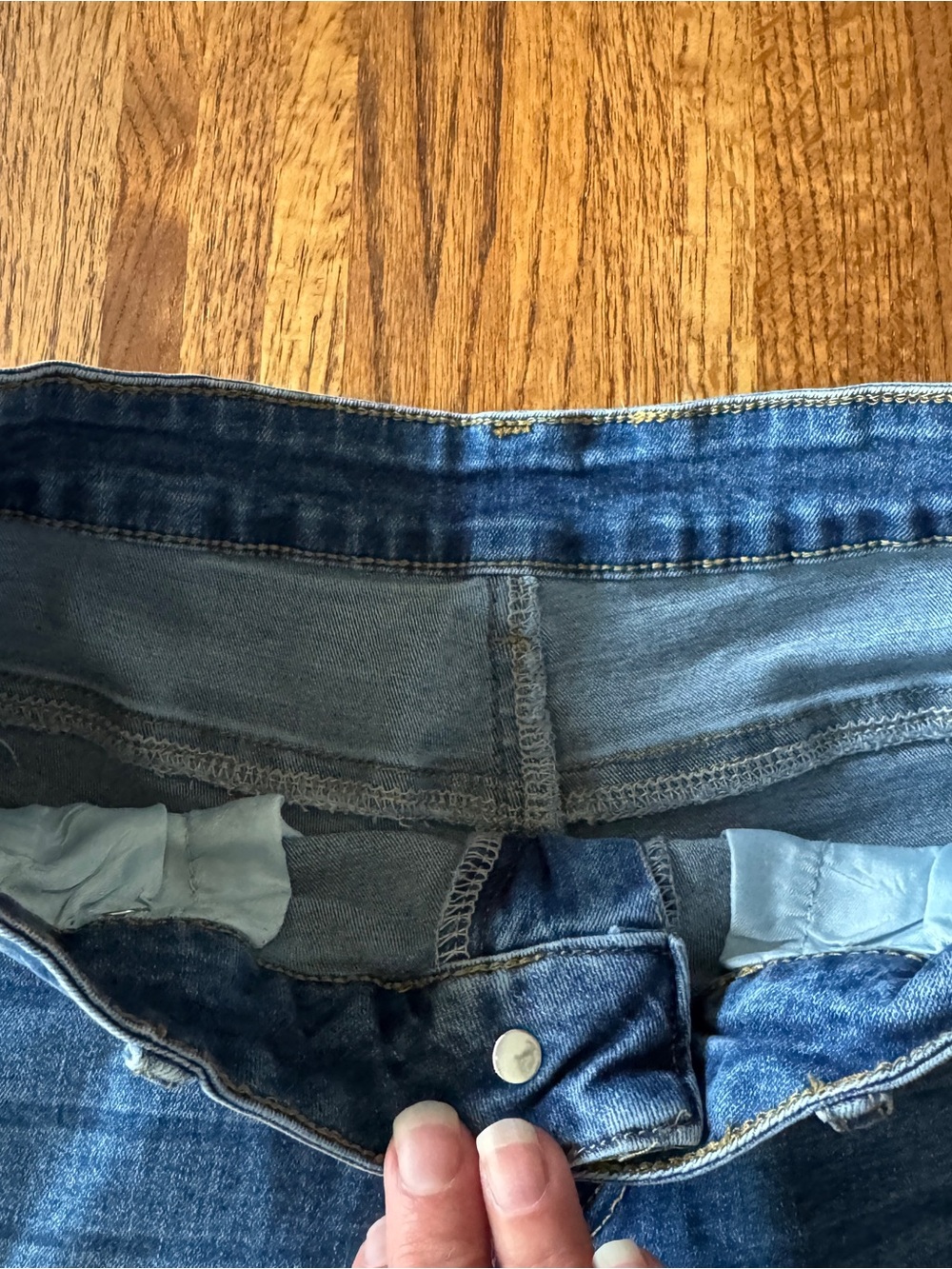 Distressed Frayed Hem Denim Shorts – Medium (Stretchy & Curvy Fit!) - Picture 2 of 9